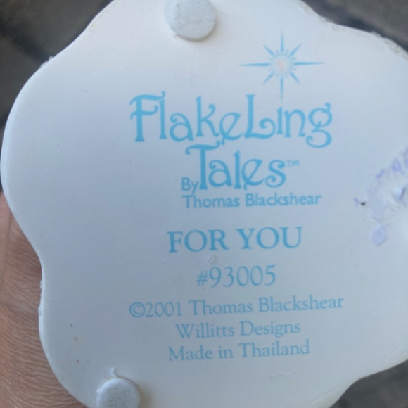 Flakeling Tales Christmas Figurine - Picture 3 of 5